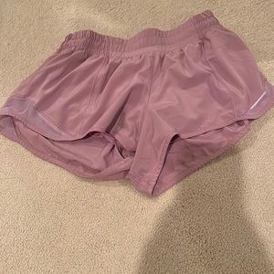Hotty Hot Low-Rise Lined Short 2.5" in Velvet Dust